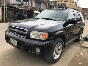 Nissan Pathfinder 2002 Black