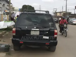 Nissan Pathfinder 2002 Black