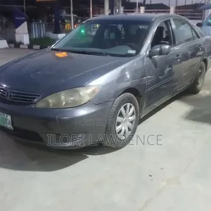 Toyota Camry 2.4 XLE 2005 Gray