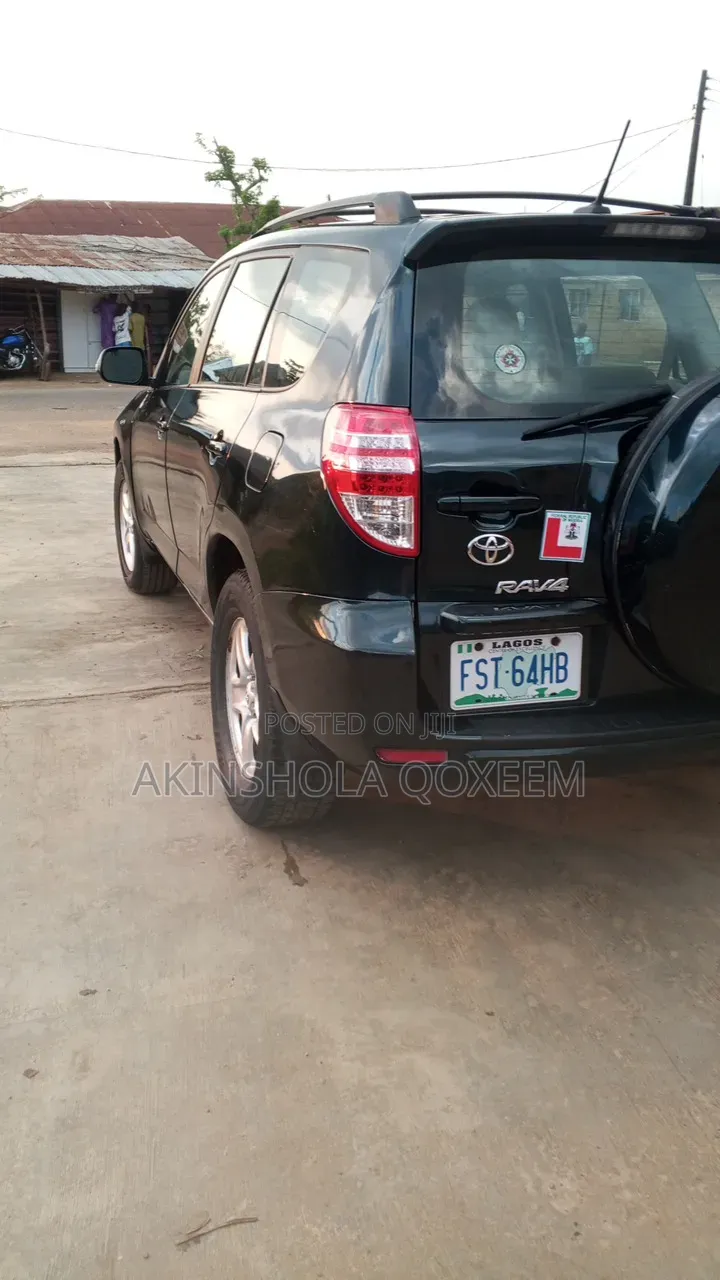 Toyota RAV4 2010 Green