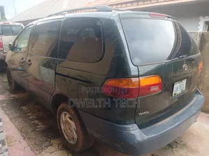 Toyota Sienna XLE 1999 Green