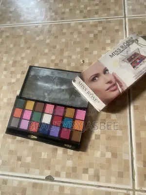Eyeshadow Palette for Everyday and Glam Makeup