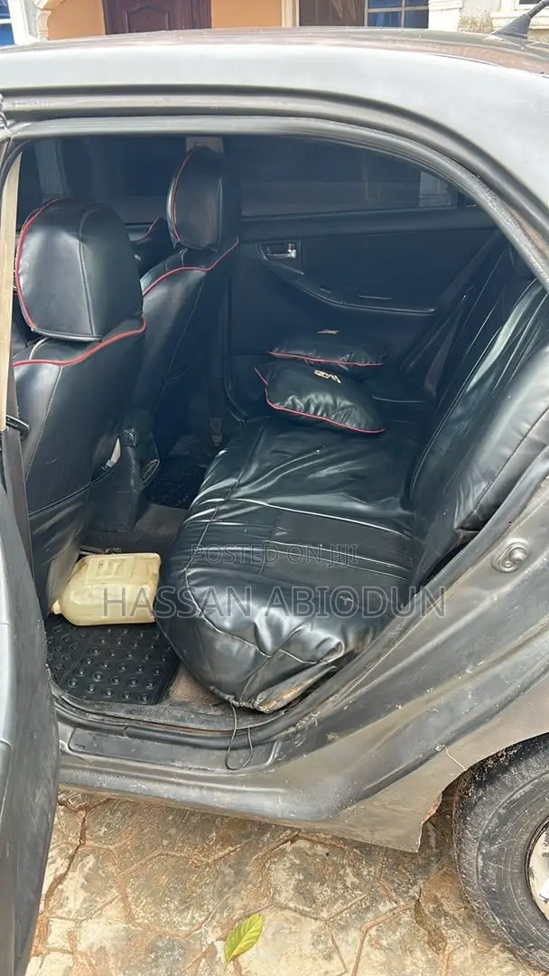 Toyota Corolla 2005 Gray