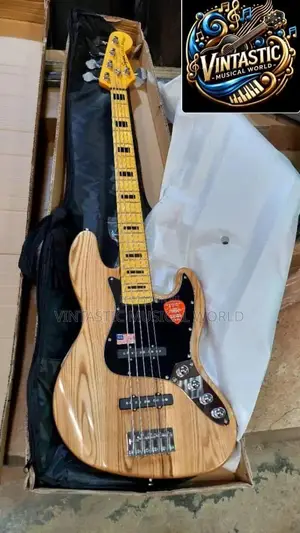 Fender Jazz Squire 5 Strings Active Bass Guitar