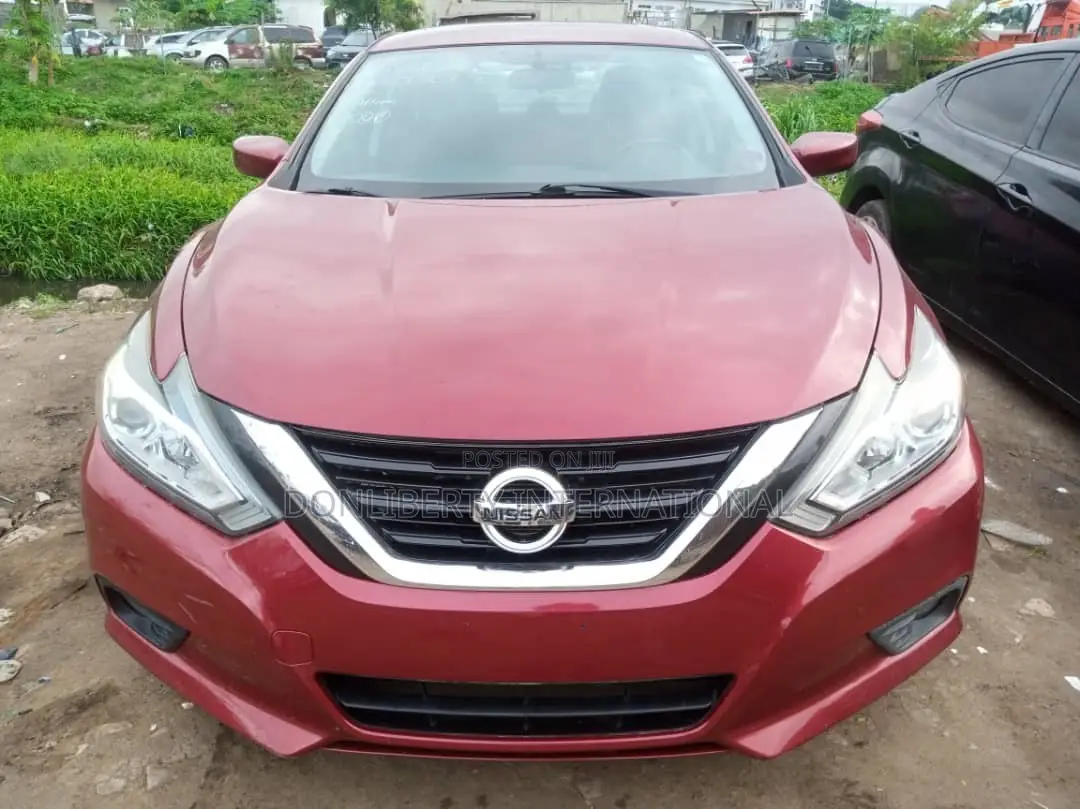 Nissan Altima 2017 Red