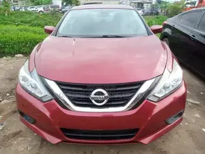 Nissan Altima 2017 Red