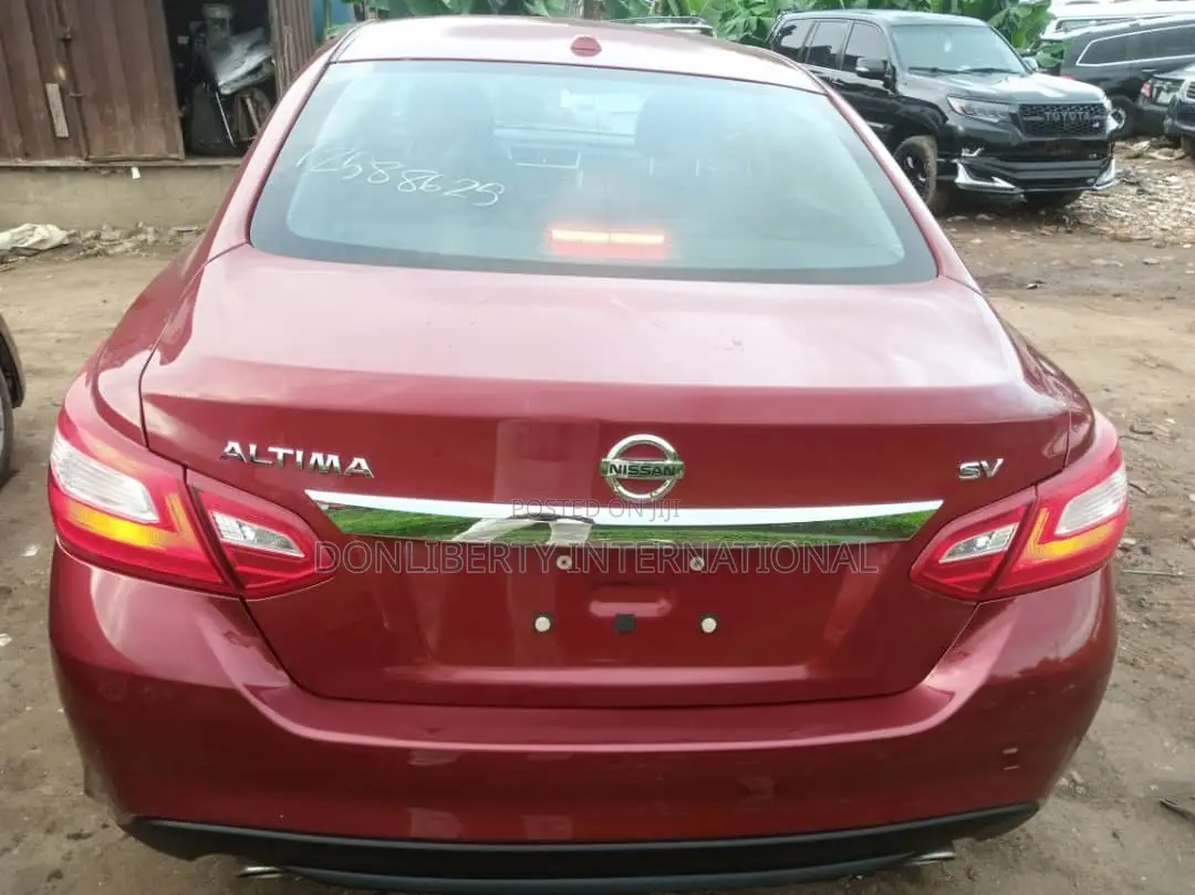 Nissan Altima 2017 Red