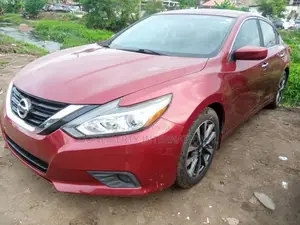 Nissan Altima 2017 Red