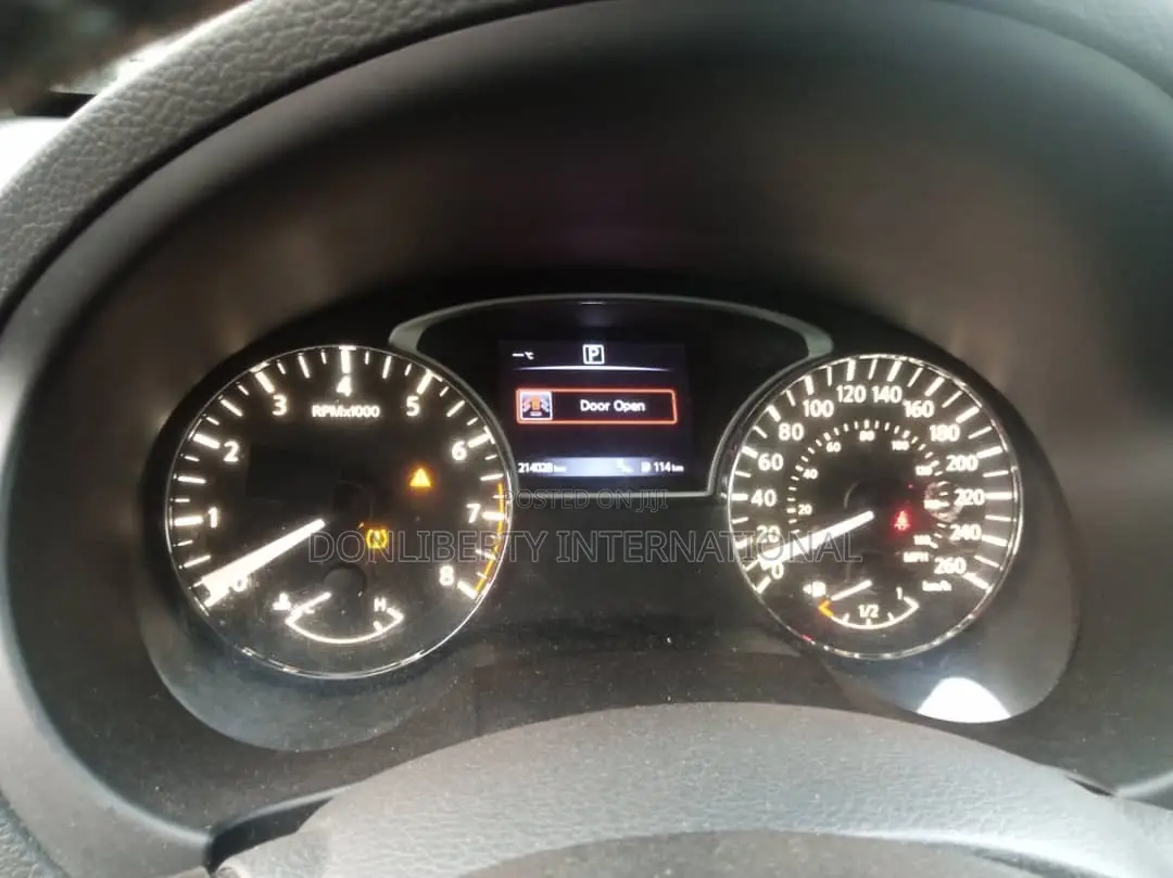 Nissan Altima 2017 Red