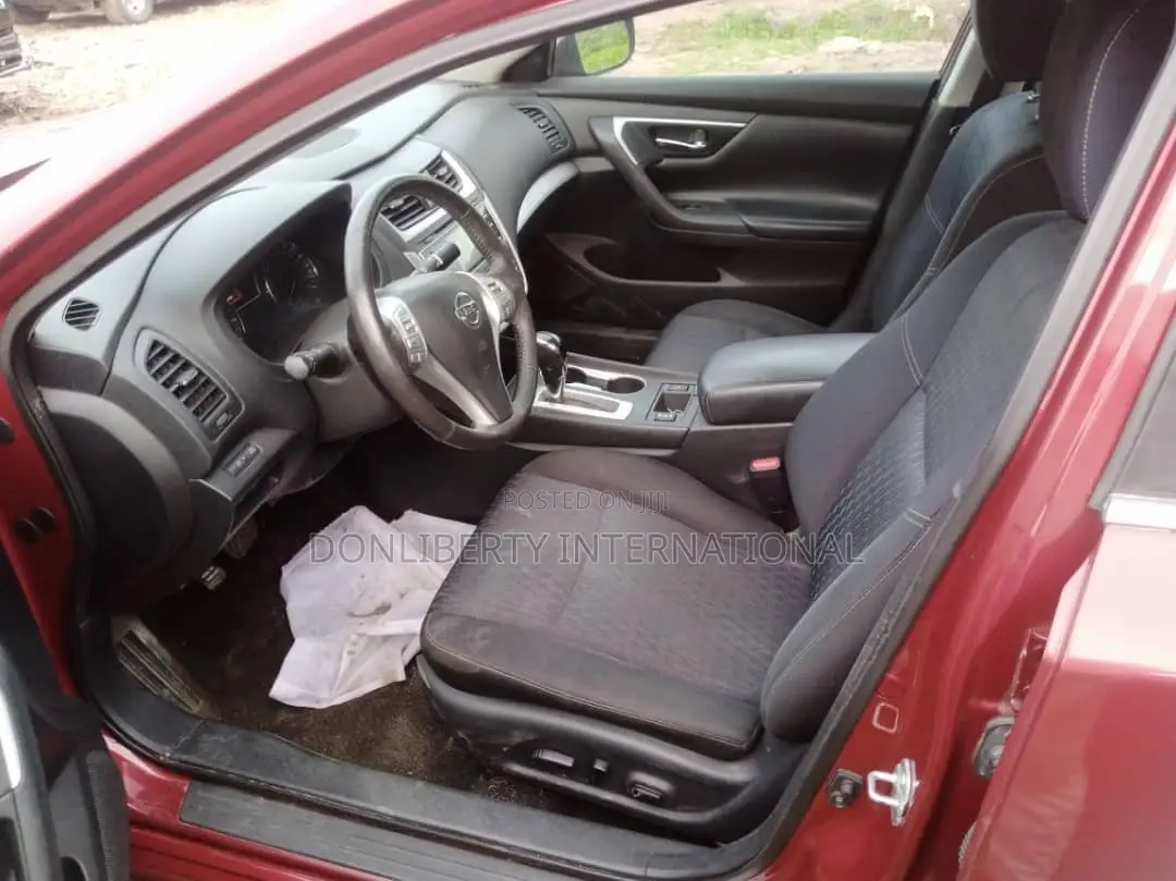 Nissan Altima 2017 Red