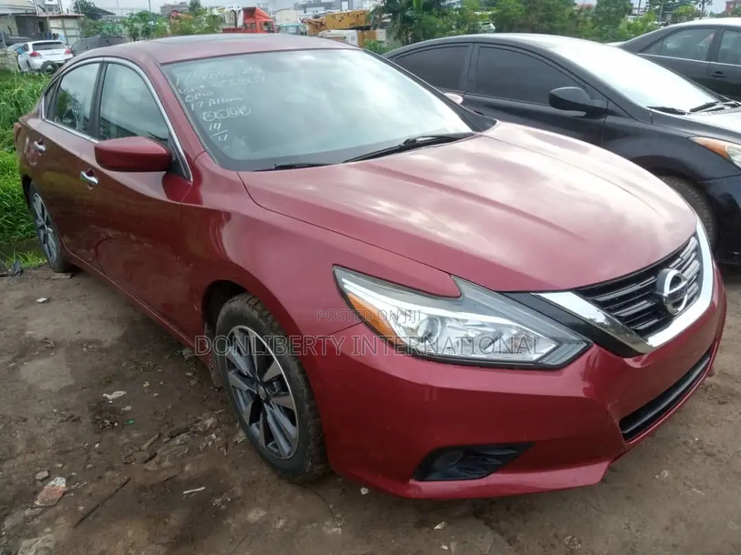 Nissan Altima 2017 Red