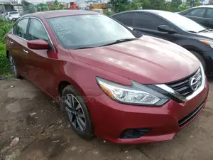 Nissan Altima 2017 Red