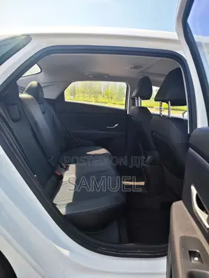 Hyundai Elantra 2025 White