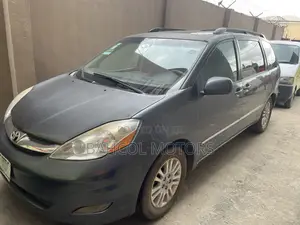 Toyota Sienna XLE Limited FWD 2009 Gray