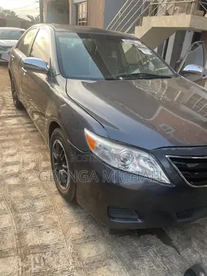 Toyota Camry LE 4dr Sedan (2.5L 4cyl 6AM) 2010 Gray