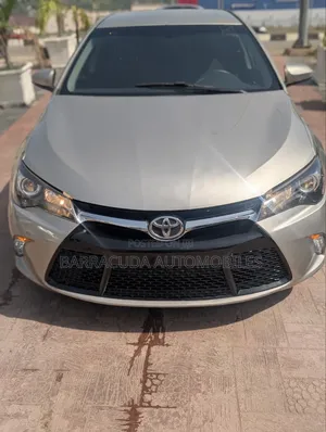 Toyota Camry SE 4dr Sedan (2.5L 4cyl 6A) 2016 Gold