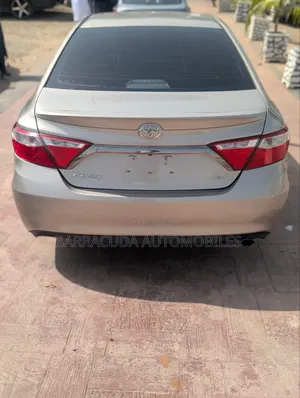 Toyota Camry SE 4dr Sedan (2.5L 4cyl 6A) 2016 Gold