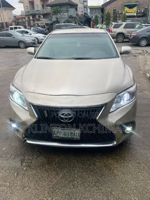 Toyota Camry XLE 4dr Sedan (2.5L 4cyl 6AM) 2010 Gold