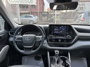 Toyota Highlander 2022 Black