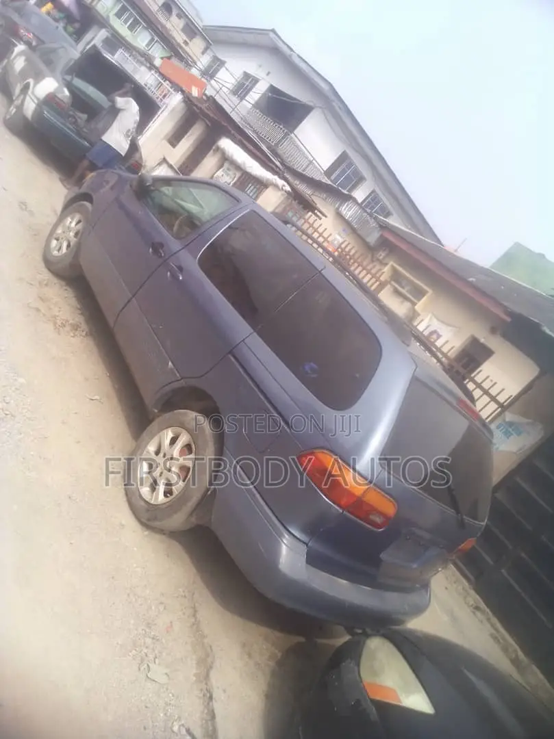 Toyota Sienna 2000 Gray