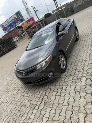 Toyota Camry SE Sport 4dr Sedan (2.5L 4cyl 6A) 2014 Gray