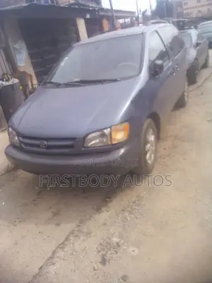 Toyota Sienna 2000 Gray
