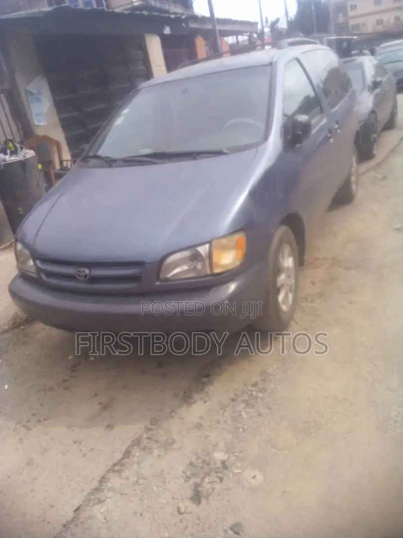 Toyota Sienna 2000 Gray