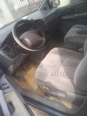 Toyota Sienna 2000 Gray