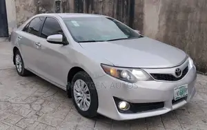 Toyota Camry SE 4dr Sedan (2.5L 4cyl 6A) 2013 Silver