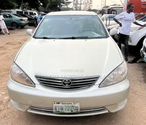 Toyota Camry LE 4dr Sedan (2.4L 4cyl 5A) 2005 Silver