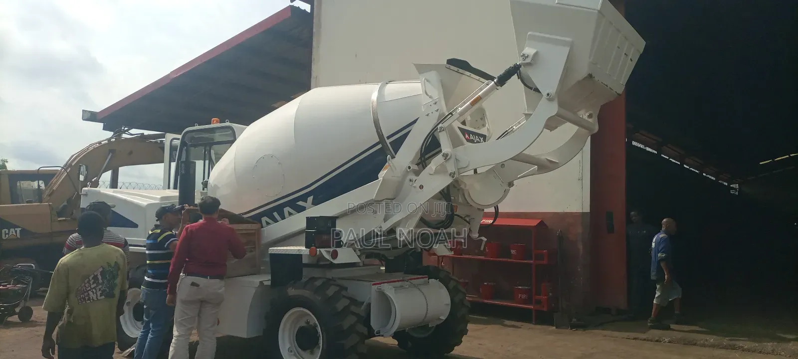 Self Loading Concrete Mixer. 4m3