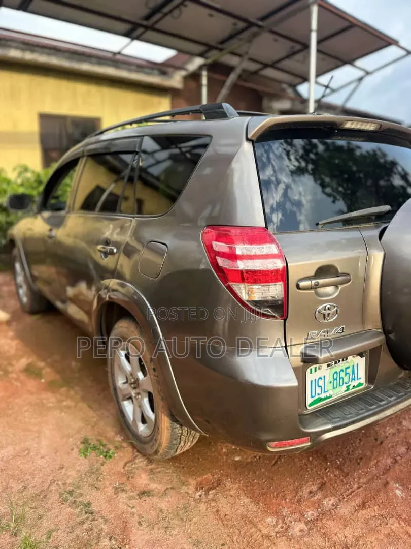 Toyota RAV4 2011 Gray