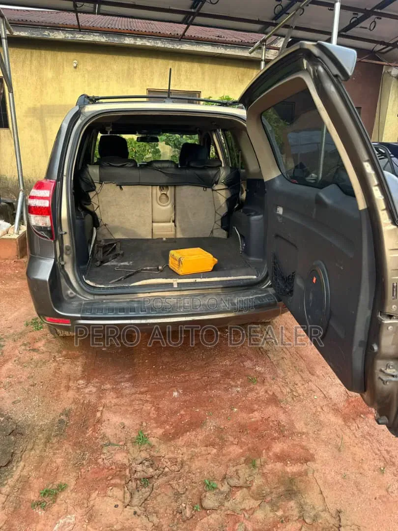 Toyota RAV4 2011 Gray