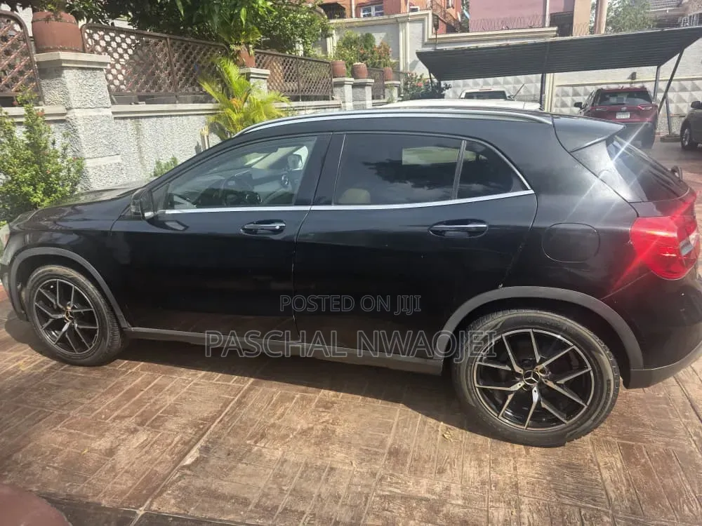 Mercedes-Benz GLA 250 2016 Black