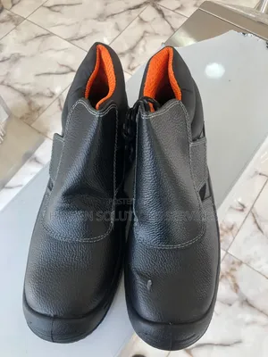 Comfortable Anti-Slip Safety Shoes for Construction