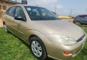 Ford Focus 2006 Gold