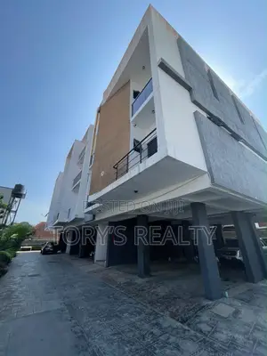 2bdrm Apartment in Lekki Phase 1 for rent