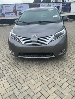 Toyota Sienna Limited 7 Passenger (3.5L 6cyl 6A) 2016 Gray