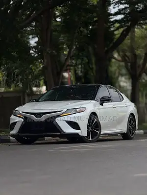 Toyota Camry XSE V6 (3.5L V6 8A) 2019 White