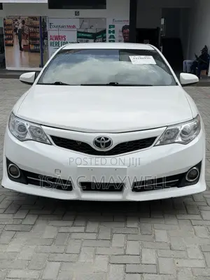Toyota Camry SE 4dr Sedan (2.5L 4cyl 6A) 2014 White