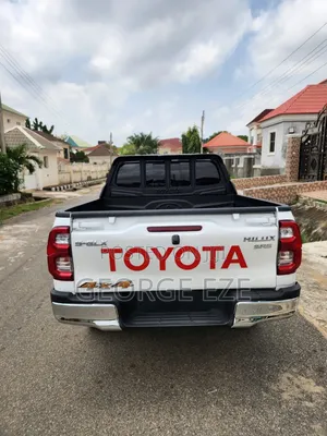 Toyota Hilux 2020 White
