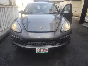 Porsche Cayenne 2014 Gray