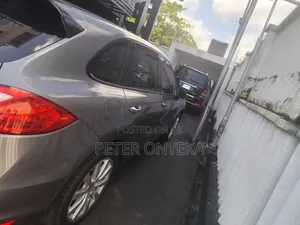 Porsche Cayenne 2014 Gray