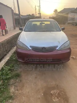 Toyota Camry LE 4dr Sedan (2.4L 4cyl 5A) 2005 Silver