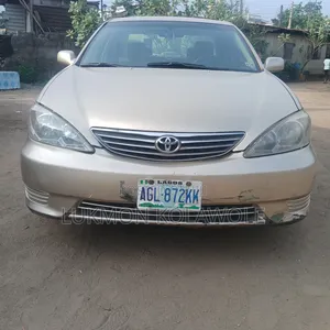 Toyota Camry LE 4dr Sedan (2.4L 4cyl 4A) 2004 Gold