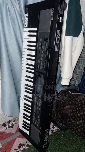 Roland E09
