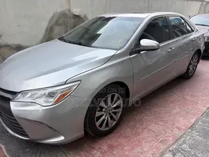 Toyota Camry XLE V6 4dr Sedan (3.6L 6cyl 6A) 2016 Silver