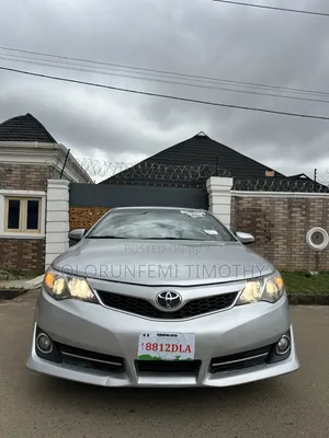 Toyota Camry SE 4dr Sedan (2.5L 4cyl 6A) 2014 Silver