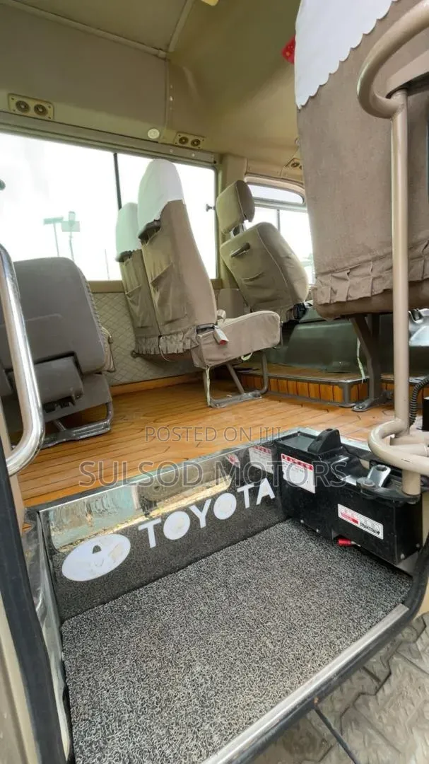 Toyota Coaster 2009 Gold