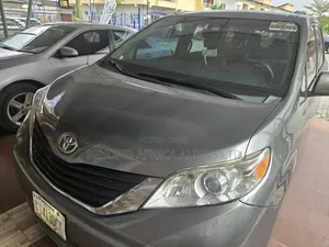 Toyota Sienna 2013 Green